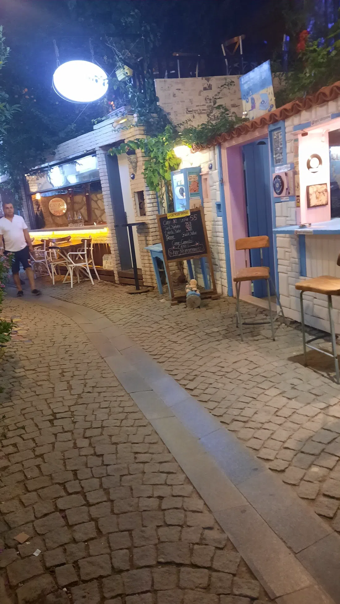 Sığacık Kaleiçi Üretici Pazarı (Sığacık Producers' Market), Izmir