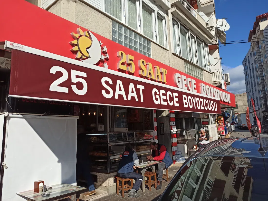 25 Saat Gece Boyozcusu, Izmir