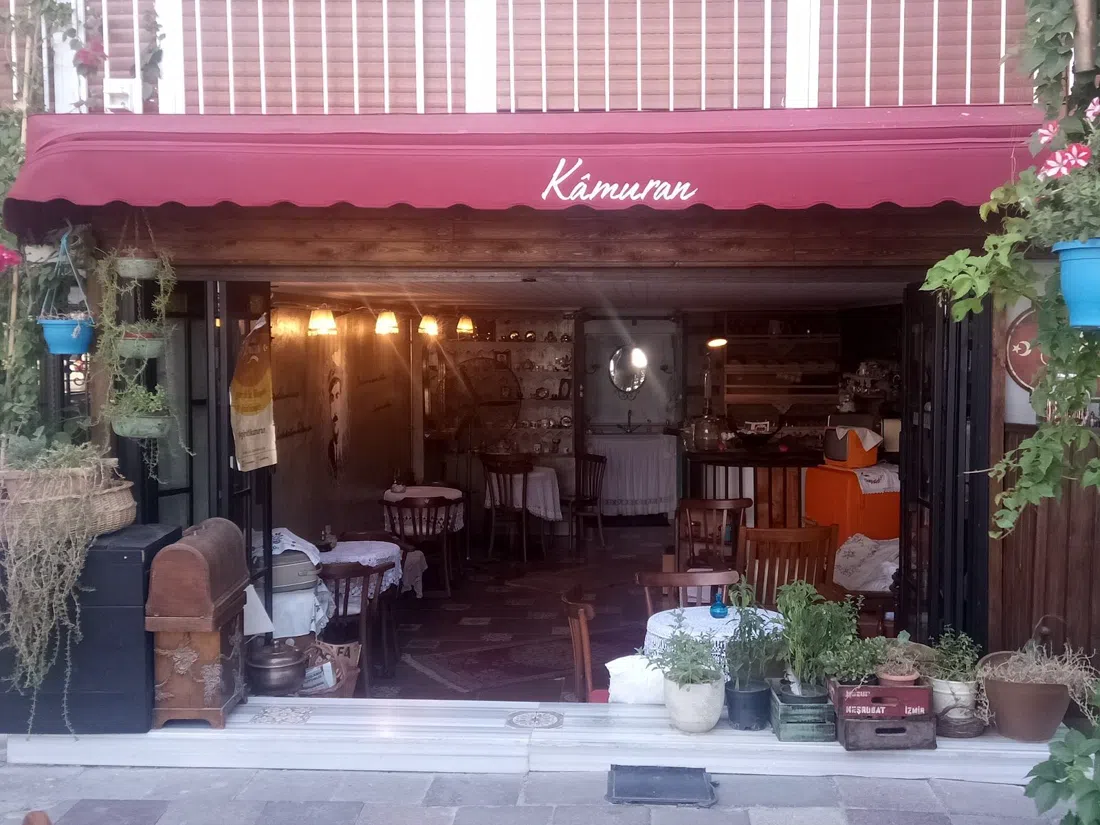 Moresi Kordon, Izmir