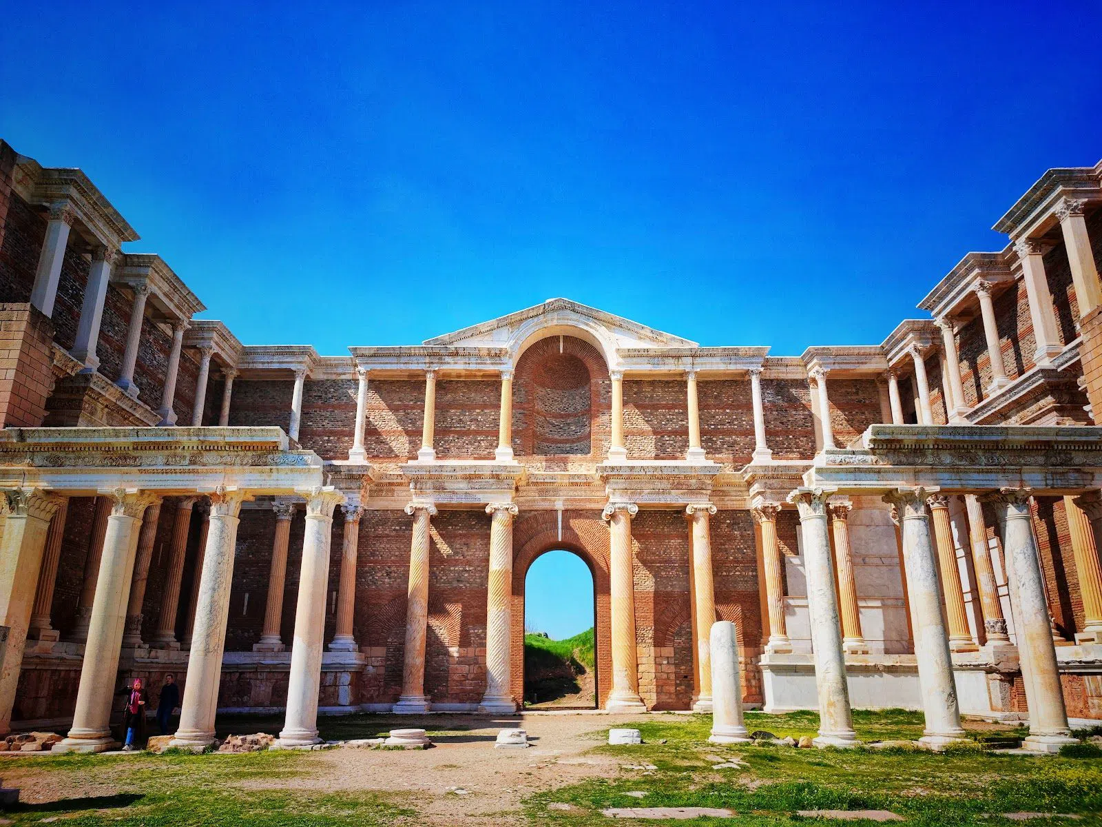Sardis Acropolis (Sart Kalesi) hiking trail, Izmir
